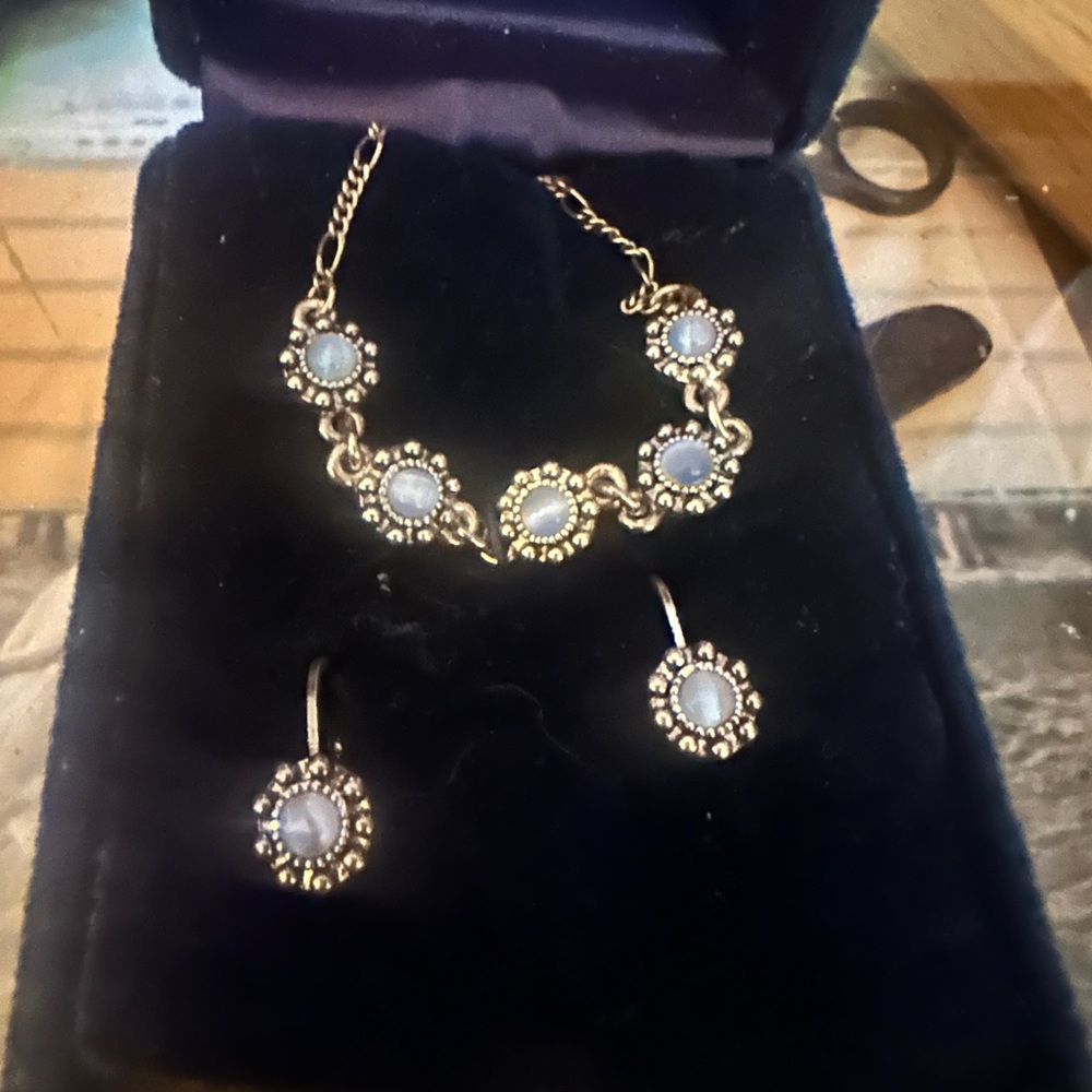 Montana Silversmiths Gold and Blue Necklace Set